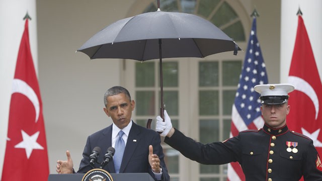 ap_obama_umbrella_130516_wg.jpg