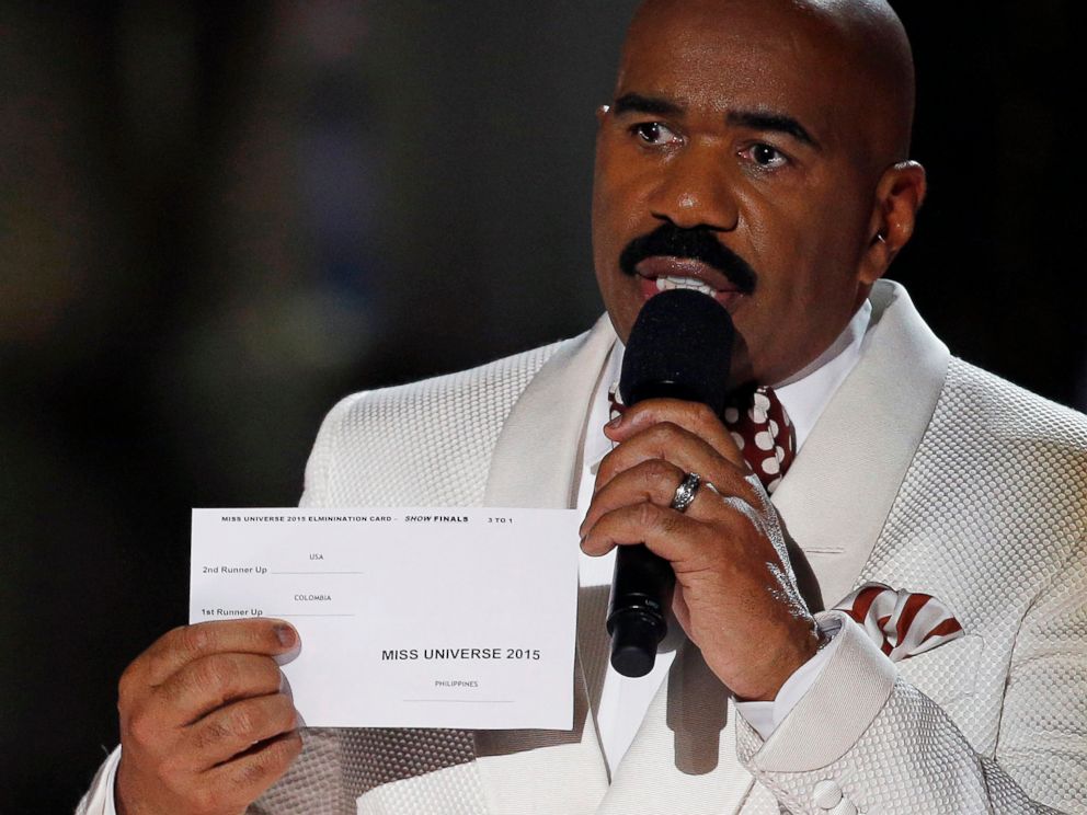 PHOTO: Steve Harvey holds up the card showing the winners after he incorrectly announced Miss Colombia Ariadna Gutierrez as the winner at the Miss Universe pageant on Sunday, Dec. 20, 2015, in Las Vegas.