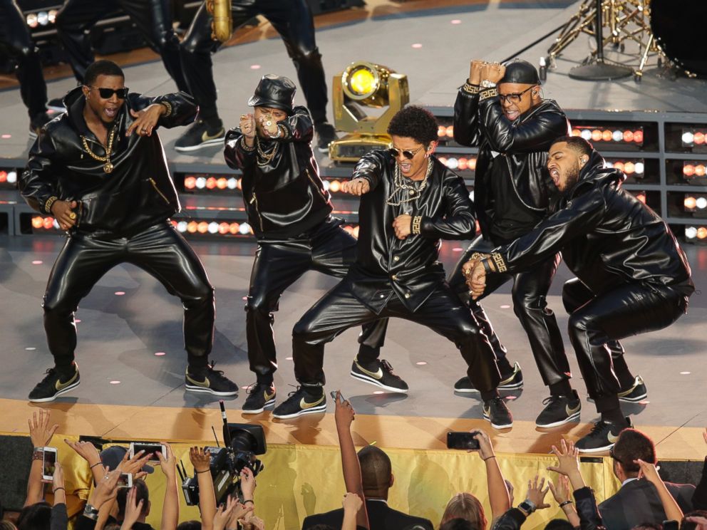 PHOTO: Bruno Mars performs during halftime of the NFL Super Bowl 50 football game on Feb. 7, 2016, in Santa Clara, Calif.