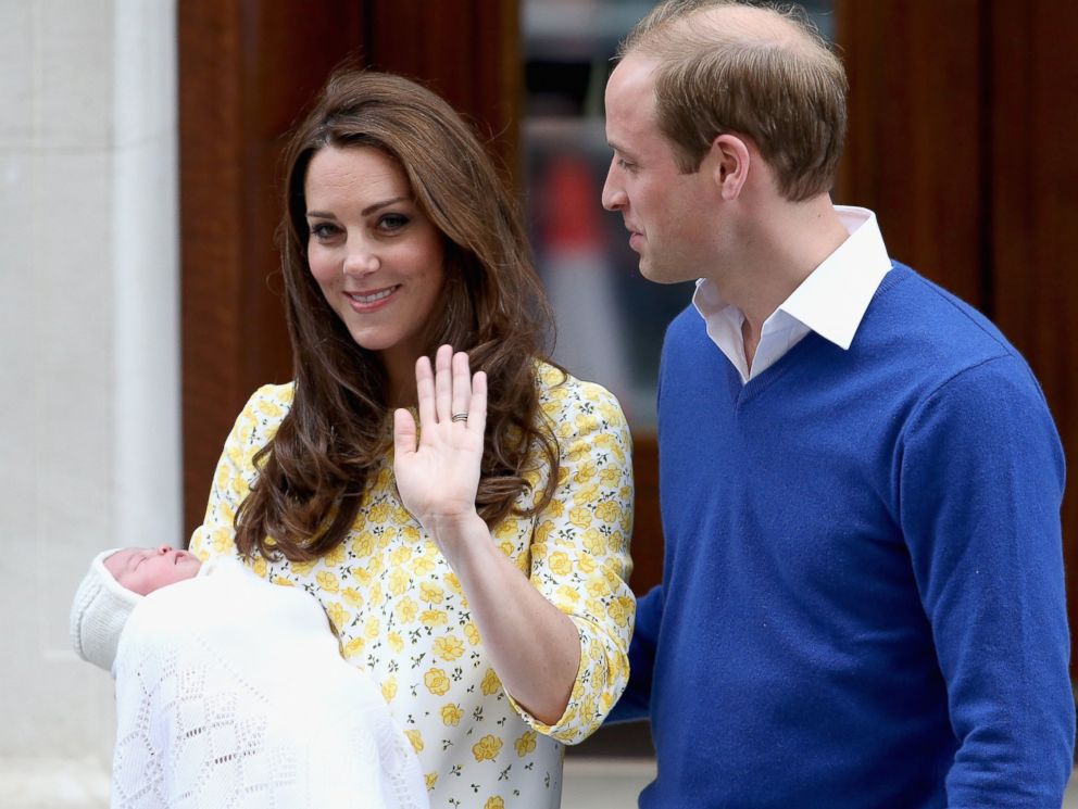 PHOTO: Catherine, Duchess of Cambridge and Prince William, Duke of Cambridge depart St. Marys Hospital with Princess Charlotte on May 2, 2015 in London.