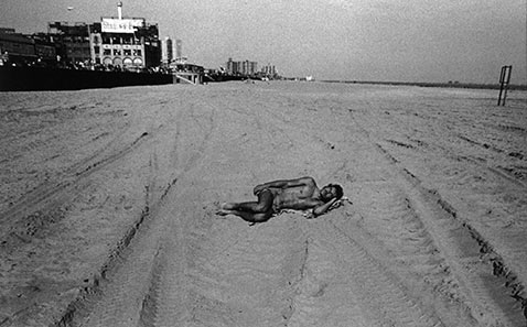 ht harvey stein alone 2 nt 120118 Coney Island 40 Years