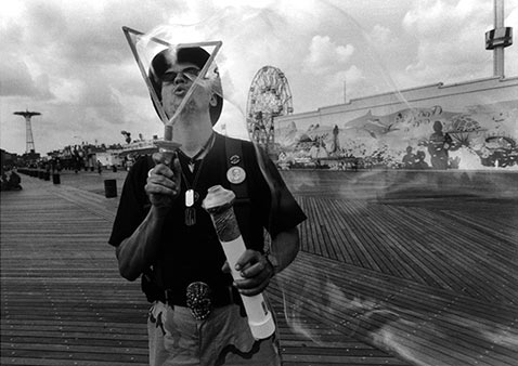 ht harvey stein bubble blow 2 nt 120118 Coney Island 40 Years