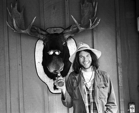 ht neil young moose ll 111227 wblog Unpainted Faces