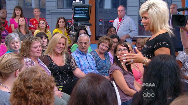 How do you contact Theresa Caputo to get a reading?