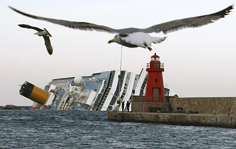 Costa Concordia AP costa concordia Today in Pictures: Soldiers Homecoming, Romney on Campaign Trail, Little Gandhis