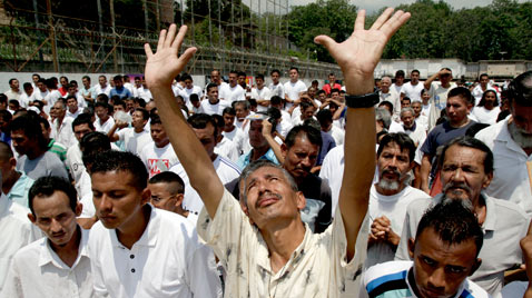 El Salvador Prayers AP El Salvador prayer day ss thg 120508 wblog Today in Pictures: Slave Labor Protests, WWII Re enactment, Buddhas Birthday and Beyonce
