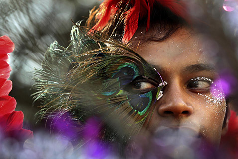 India gay parade ap india gay parade Today in Pictures: Soldiers Homecoming, Romney on Campaign Trail, Little Gandhis