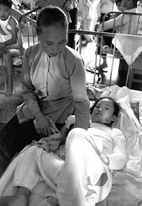 ap hospital Kim phuc 1972 vietnam thg 120606 wblog The Historic Napalm Girl Pulitzer Image Marks Its 40th Anniversary