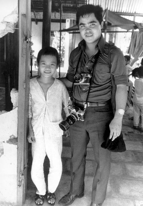 ap nick ut Kim phuc 1973 vietnam thg 120606 wblog The Historic Napalm Girl Pulitzer Image Marks Its 40th Anniversary