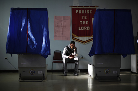 ap pennsylvania primary ll 120424 wblog Today in Pictures: Etna Erupts, Primary Elections, Hindu Trance