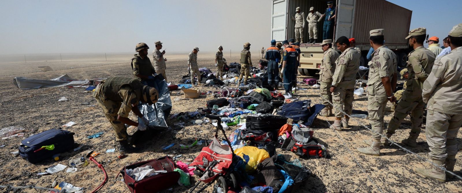 PHOTO: Egyptian soldiers collect personal belongings of plane crash victims at the crash site of a passenger plane bound for St. Petersburg in Russia that crashed in Hassana, Egypts Sinai Peninsula, Nov. 2, 2015.