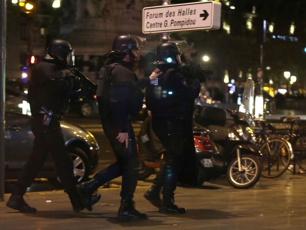 gty_place_de_la_republique_square_panic_