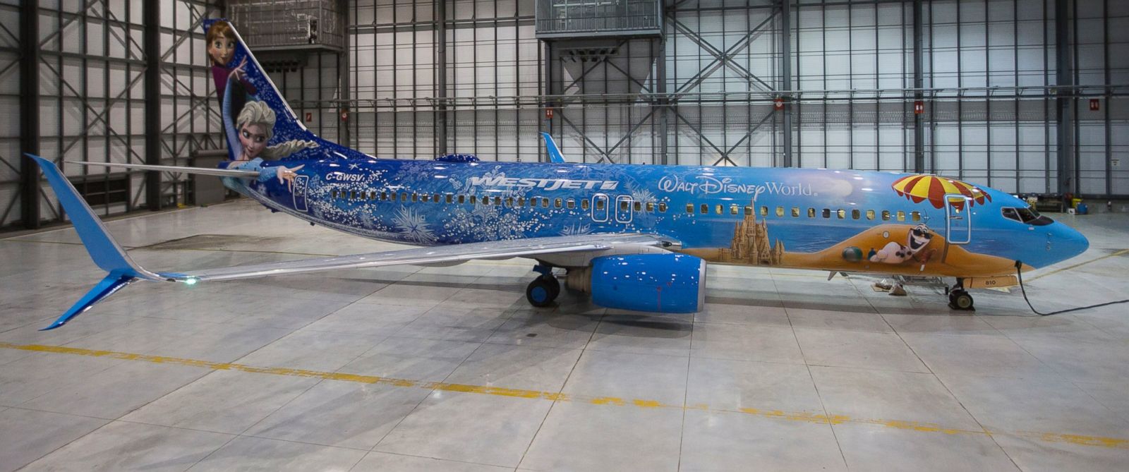 Canadian Airline WestJet Debuts Its 'Frozen' Themed Aircraft - ABC News