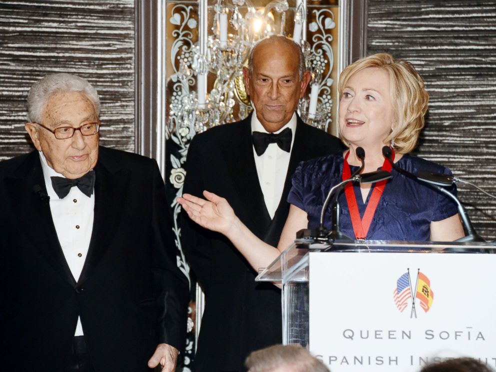 AP_kissenger_oscar_de_la_renta_clinton_ml_1605518_4x3_992.jpg