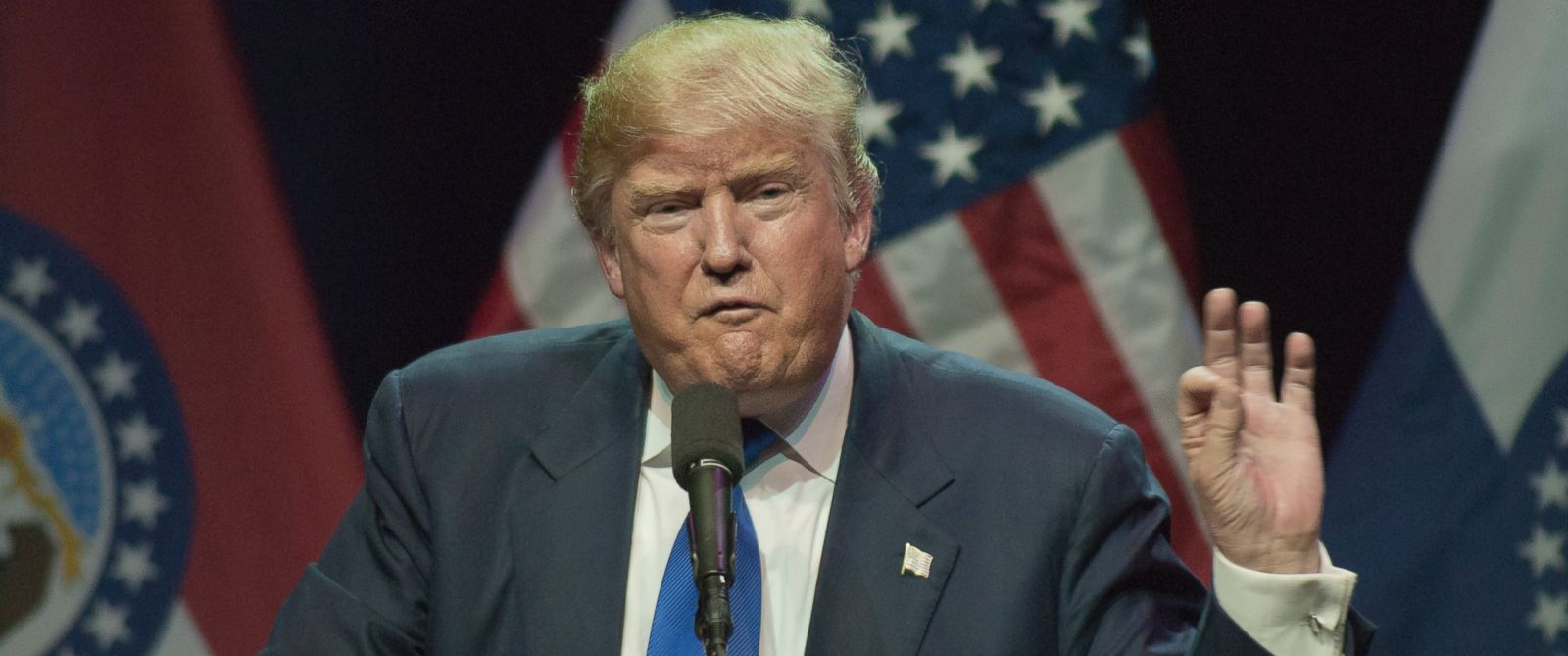 PHOTO: Presidential candidate Donald Trump addresses the crowd at the Midland Theater in Kansas City, Mo.