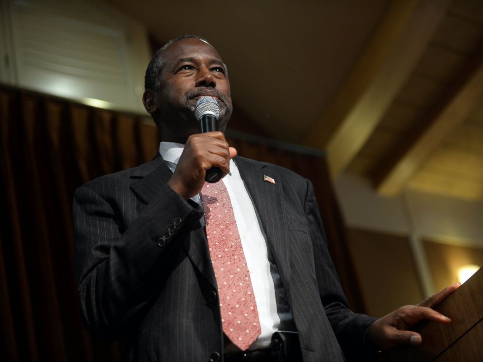 PHOTO: Republican presidential candidate Ben Carson speaks during a town hall event at River Woods, Sept. 30, 2015 in Exeter, N.H.