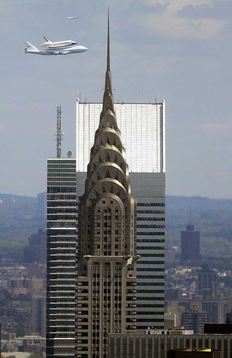 ap new york shuttle enterprise 2 ll 120427 vblog Today in Pictures: Tulips Bloom, Bahrain Protest, Penn Relays