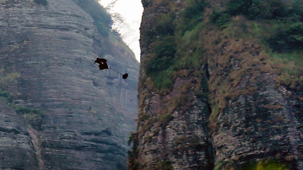 Stuntman 'Gripped With Fear' During 'Flying Dagger' Stunt