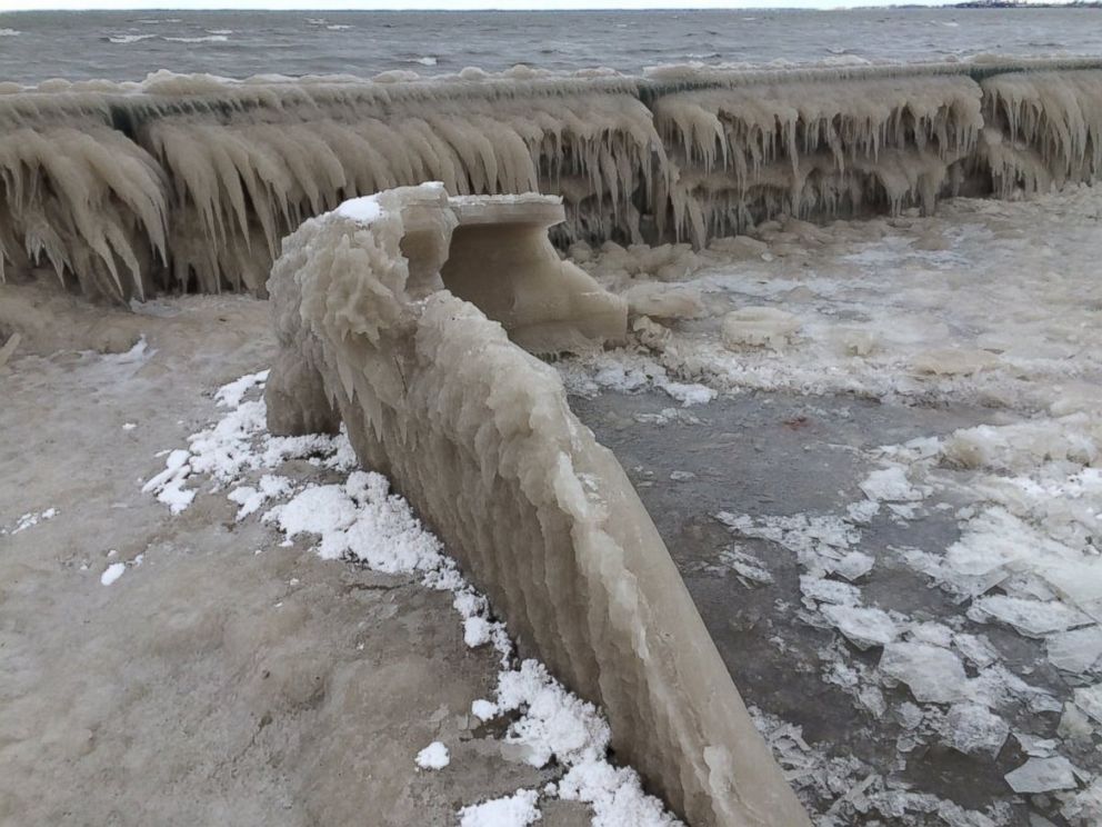 PHOTO: A car that was frozen by Lake Erie waters overnight was freed from a Hamburg, New York, parking lot on Jan. 13, 2016. 