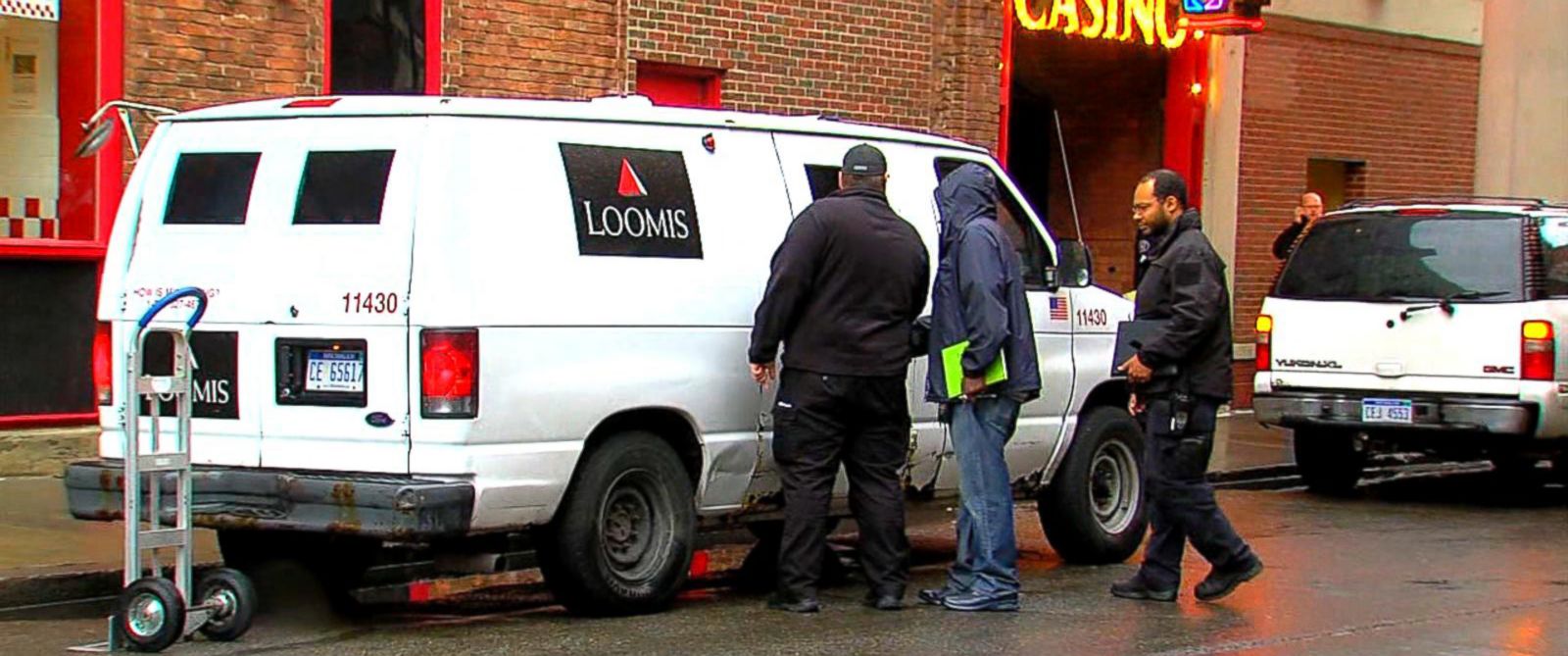 Thief Walks Off With 500000 From An Armored Truck In Detroit Abc News 4923