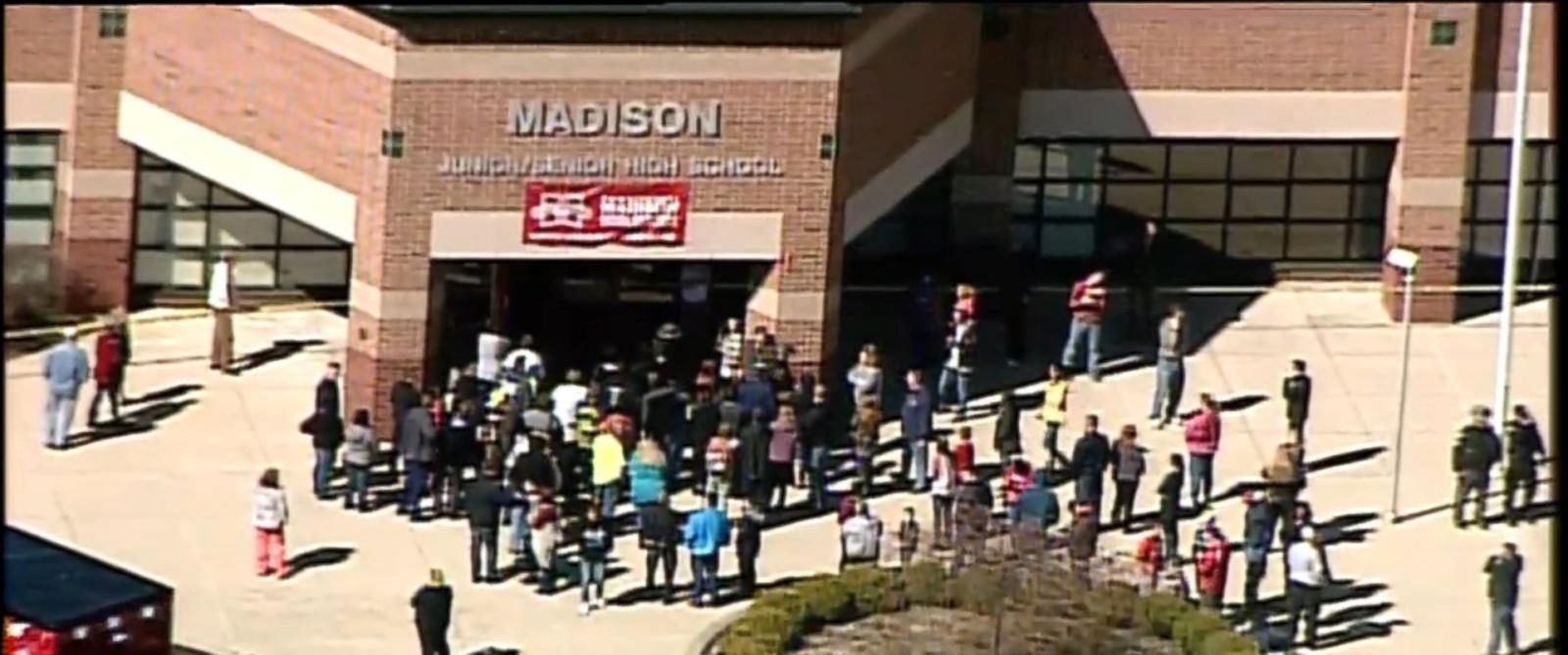 4 Students Injured In Lunchroom Shooting At Ohio School - ABC News