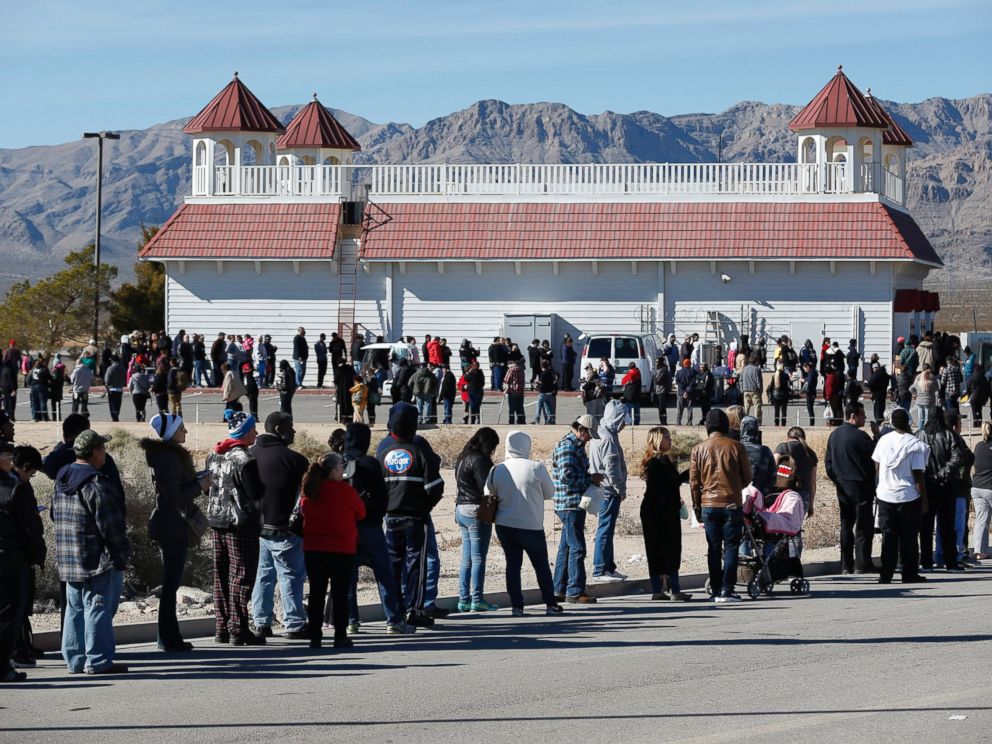 PHOTO:Patrons line up to buy Powerball lottery tickets outside the Primm Valley Casino Resorts Lotto Store just inside the California border, Jan. 12, 2016. 