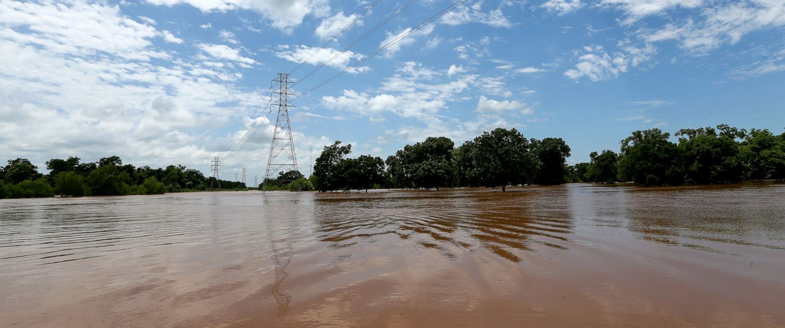 PHOTO:The Brazos River has exceeded its banks and is flooding nearby properties, May 29, 2016, in Rosenberg, Texas. 