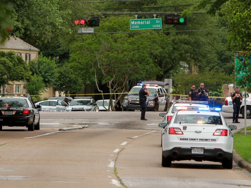PHOTO: Police block the intersection at Memorial and Wilcrest as they respond to a shooting where authorities say a gunman and at least one other person are dead, May 29, 2016, in Houston.