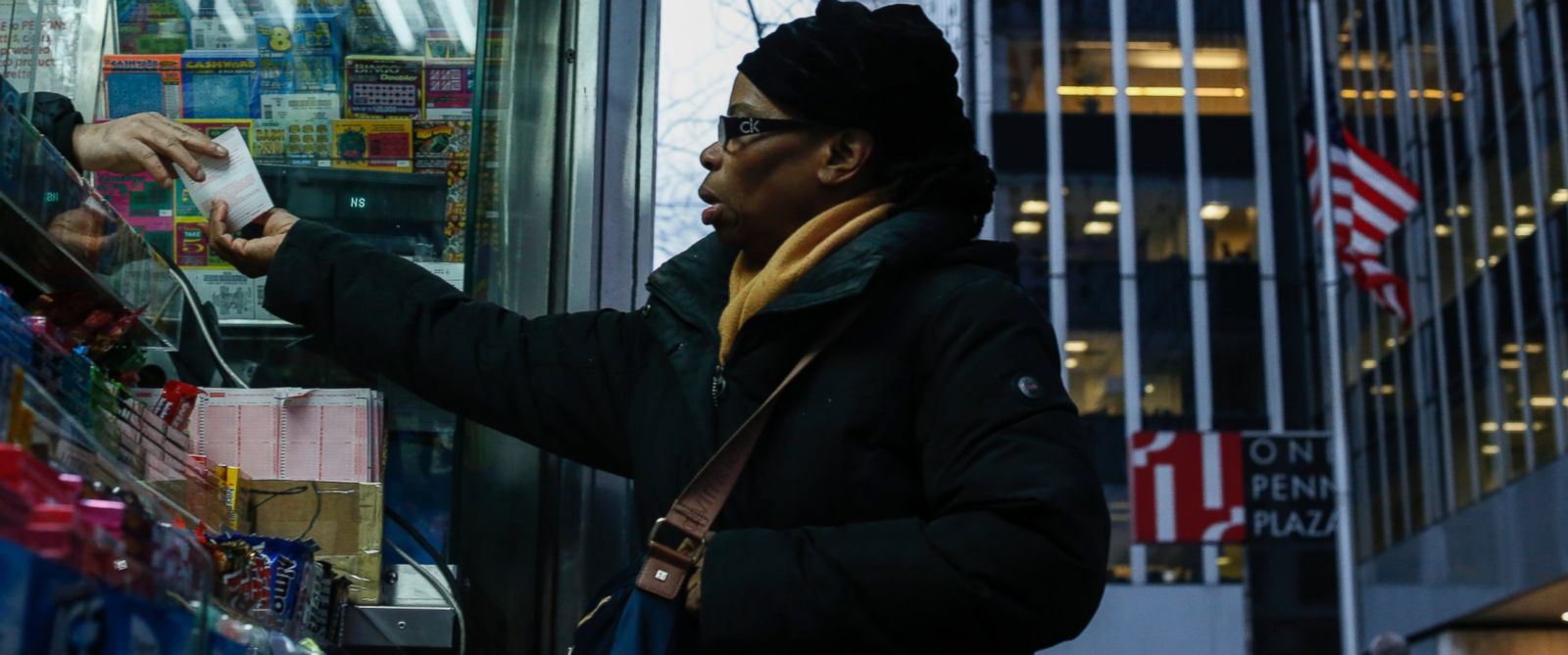 PHOTO:A woman buys a Powerball lottery ticket at a newsstand in New York City, Jan. 12, 2016. 