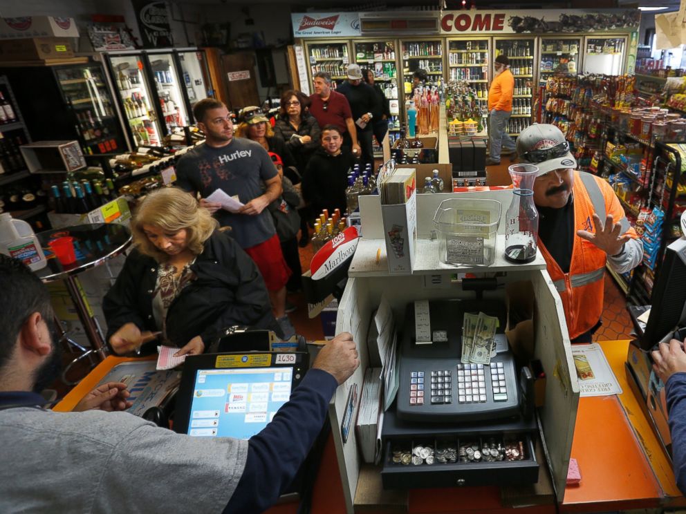 PHOTO:A line begins to wrap around the inside of Mr. Cs Liquor in San Pedo, Ca., which has been doing a brisk business in Powerball ticket sales in the lead up to a jackpot of more than one billion dollars, Jan. 12, 2016. 