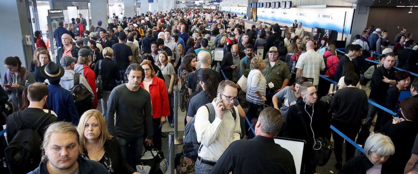 PHOTO: Passengers at OHare International Airport wait in line to be screened at a Transportation Security Administration (TSA) checkpoint, May 16, 2016, in Chicago.
