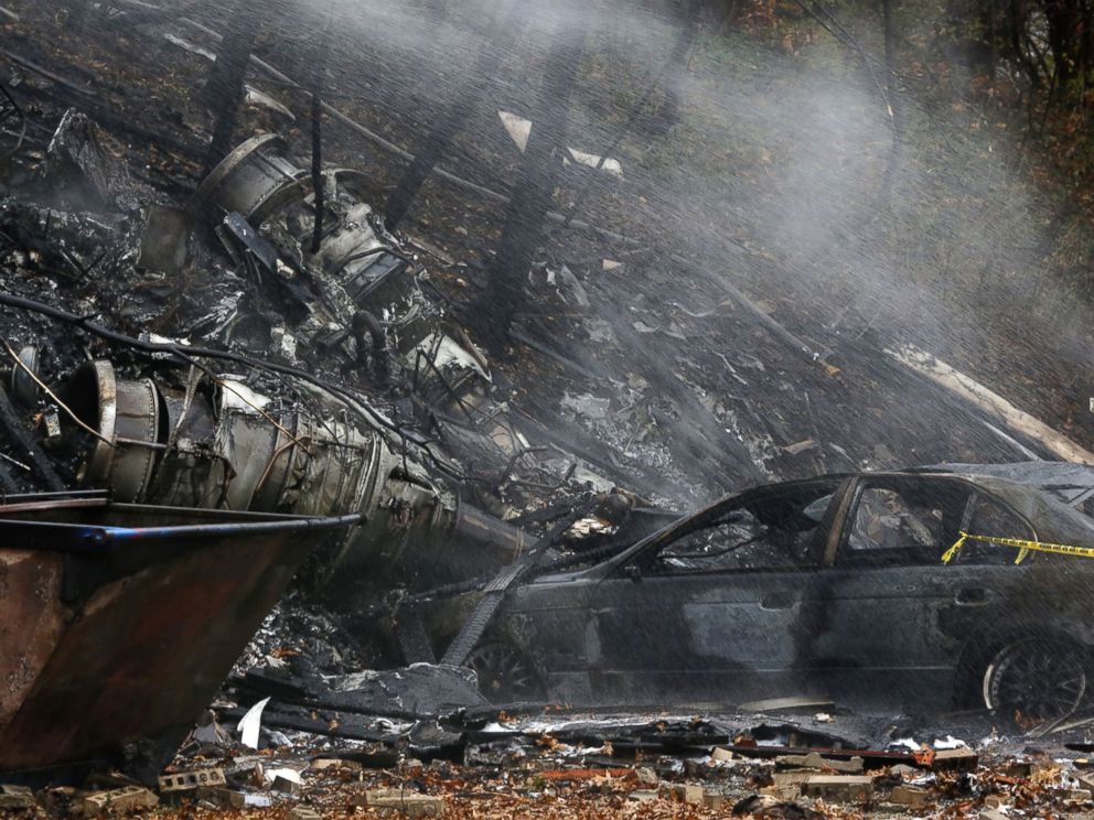 PHOTO:Area police and firefighters work at the scene after a passenger jet crashed into a home on Mogadore Road while on a short approach to Akron-Fulton Airport, Nov. 10, 2015, in Akron, Ohio.