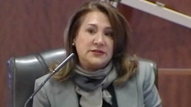 PHOTO: <b>Yvonne Stern</b> takes the witness stand during the trial of Damian <b>...</b> - abc_yvonne_stern_jef_111103_wmain