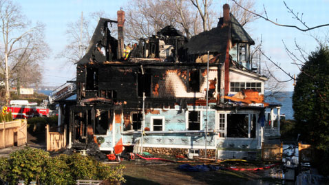 gty fire girls died nt 111226 wblog Today in Pictures: Dec. 26, 2011