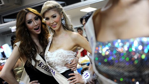 gty jenna talackova tk 120326 wblog Trump Wont Bar Transsexual Beauty Queen From Shot at Miss Universe Canada Title