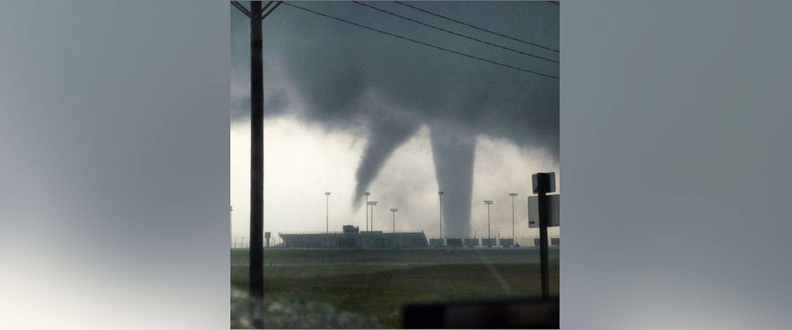 ht_kansas_tornadoes_float_mt_160524_12x5_1600.jpg