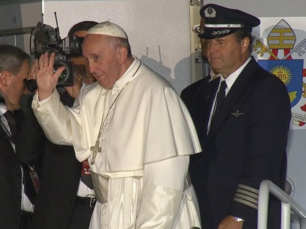 PHOTO: Pope Francis is pictured at the airport in Philadelphia before his departure on Sept. 27, 2015. 