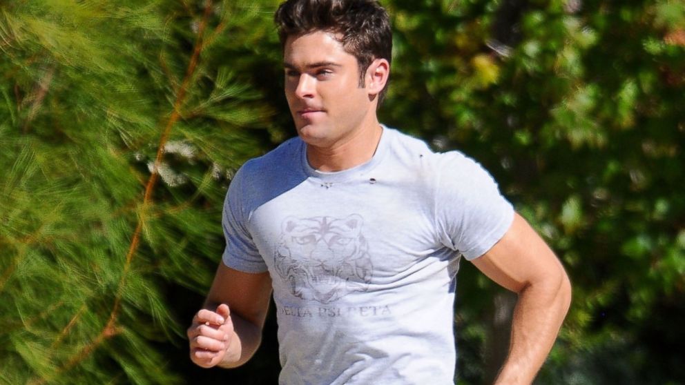Photos: Zac Efron Shows Off His Muscles Shooting 'Neighbors 2'. 