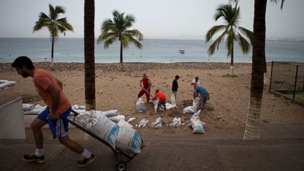 Honeymooners Stranded as Hurricane Patricia Hits Mexico