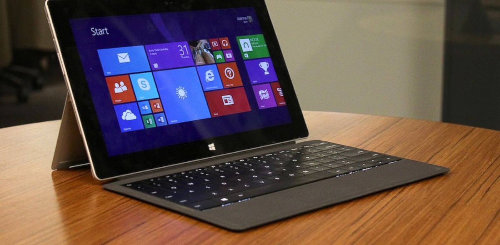 Microsoft Surface 2 Review: Does Microsoft’s Tablet Deserve a Second ...