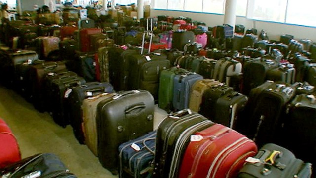 IMAGE(//a.abcnews.go.com/images/Travel/abc_miami_airport_luggage_jrs_120616_wg.jpg)