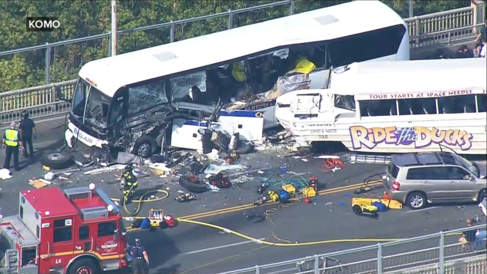 duck boat, bus collision leaves at least 2 dead in seattle
