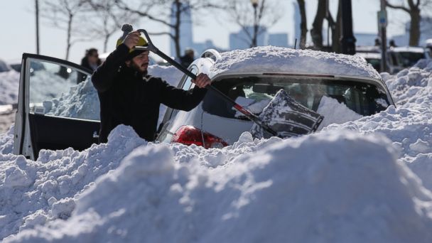 Snowstorm Deaths Reach 42 as East Coast Tries to Dig Out