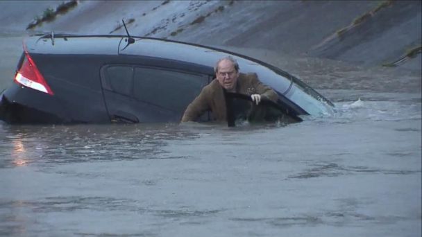 Man Trapped In Sinking Car Rescued On Live Tv 6abc Philadelphia
