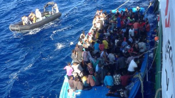 Hundreds of Refugees Rescued From Wooden Boats | abc7chicago.com