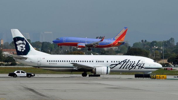 Smoking Credit Card Reader Forces Emergency Landing ABC7 Los Angeles